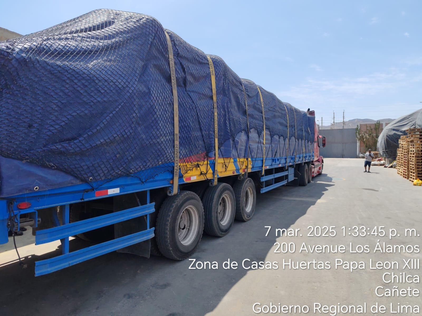 Traslado interno de mercadería con transpaletas en almacén — Lima