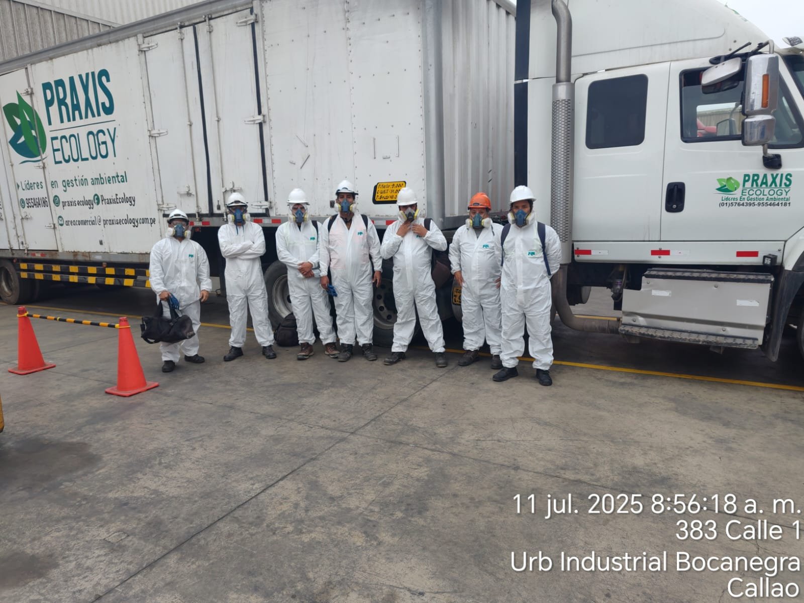 Cuadrilla con EPP en operación de picking y packing — Lima